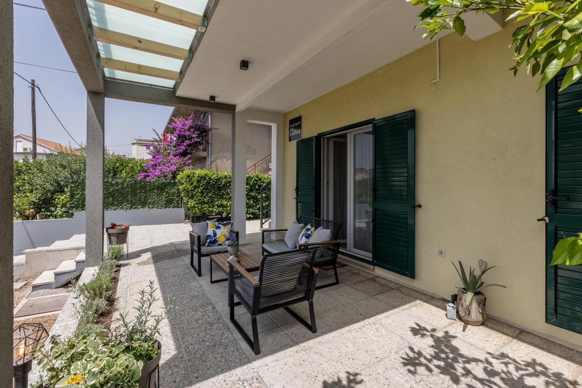 Citrus Accommodation Kastela Exterior photo